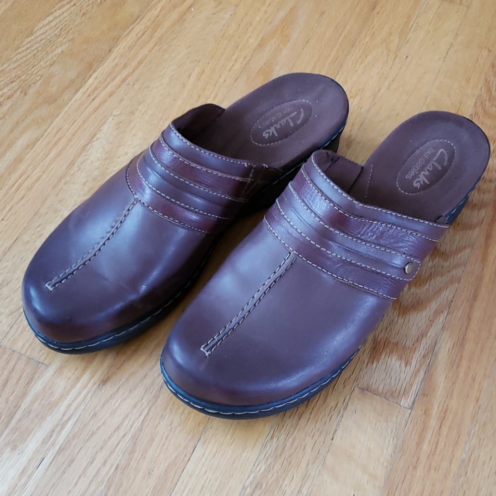 Clarks bendables brown leather heeled mule